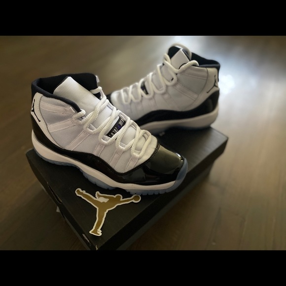 DS AIR JORDAN 11 RETRO - Picture 2 of 6